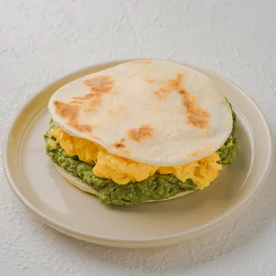 Palta y huevo revuelto